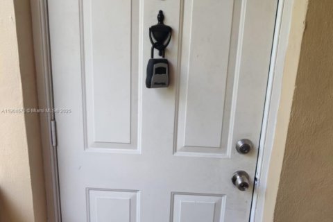 Condo in Miami, Florida, 1 bedroom  № 1955006 - photo 4