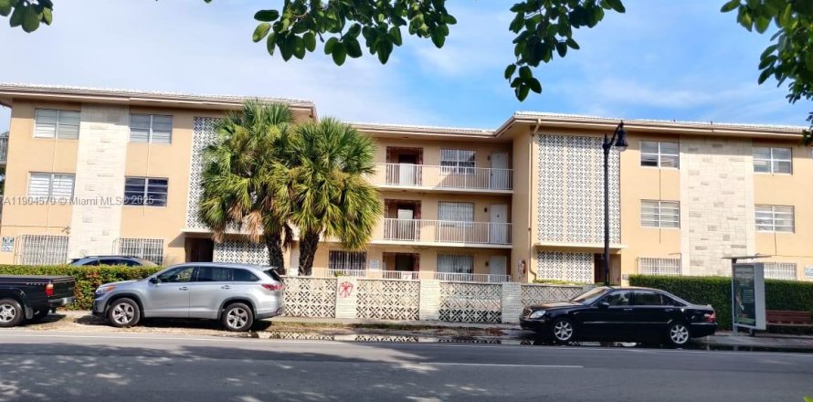 Condo in Miami, Florida, 1 bedroom  № 1955006