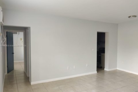 Condo in Miami, Florida, 1 bedroom  № 1955006 - photo 10