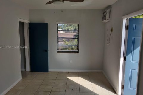 Condo in Miami, Florida, 1 bedroom  № 1955006 - photo 12