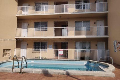 Condo in Miami, Florida, 1 bedroom  № 1955006 - photo 2