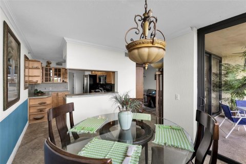 Condo in Oakland Park, Florida, 2 bedrooms  № 2372143 - photo 10