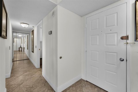 Condo in Oakland Park, Florida, 2 bedrooms  № 2372143 - photo 19