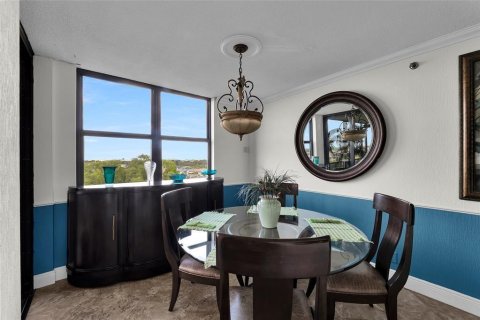 Condo in Oakland Park, Florida, 2 bedrooms  № 2372143 - photo 9