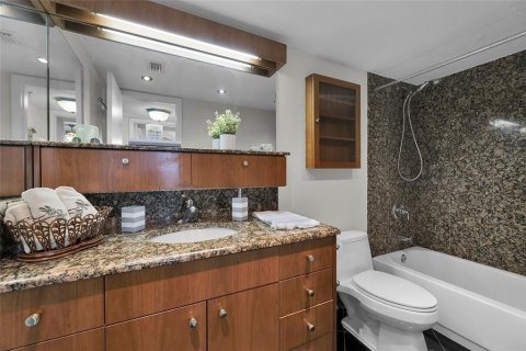 Condo in Oakland Park, Florida, 2 bedrooms  № 2372143 - photo 26