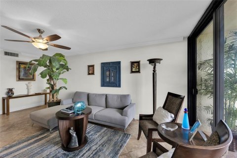 Condo in Oakland Park, Florida, 2 bedrooms  № 2372143 - photo 3