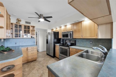 Condo in Oakland Park, Florida, 2 bedrooms  № 2372143 - photo 14