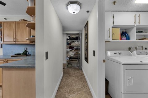 Condo in Oakland Park, Florida, 2 bedrooms  № 2372143 - photo 17