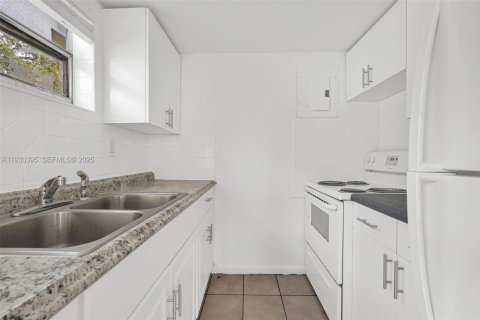 Снять в аренду квартиру в Майами, Флорида 1 спальня, 92.9м2, № 1989190 - фото 3