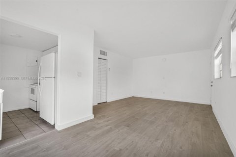 Снять в аренду квартиру в Майами, Флорида 1 спальня, 92.9м2, № 1989190 - фото 8