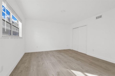 Снять в аренду квартиру в Майами, Флорида 1 спальня, 92.9м2, № 1989190 - фото 21