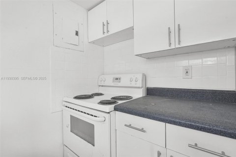 Снять в аренду квартиру в Майами, Флорида 1 спальня, 92.9м2, № 1989190 - фото 11