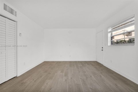 Снять в аренду квартиру в Майами, Флорида 1 спальня, 92.9м2, № 1989190 - фото 13