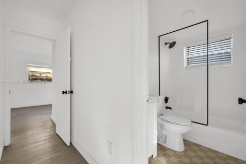 Снять в аренду квартиру в Майами, Флорида 1 спальня, 92.9м2, № 1989190 - фото 2