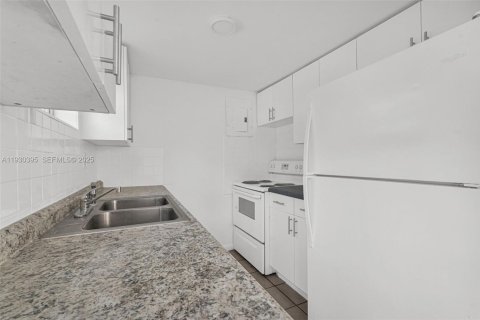 Снять в аренду квартиру в Майами, Флорида 1 спальня, 92.9м2, № 1989190 - фото 4