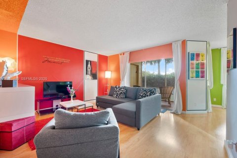 Condominio en venta en Coral Springs, Florida, 1 dormitorio, 75.81 m2 № 1992781 - foto 2