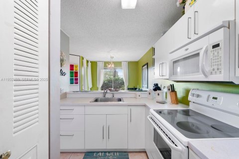 Condominio en venta en Coral Springs, Florida, 1 dormitorio, 75.81 m2 № 1992781 - foto 8