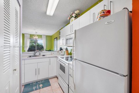 Condominio en venta en Coral Springs, Florida, 1 dormitorio, 75.81 m2 № 1992781 - foto 7