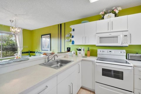 Condominio en venta en Coral Springs, Florida, 1 dormitorio, 75.81 m2 № 1992781 - foto 9