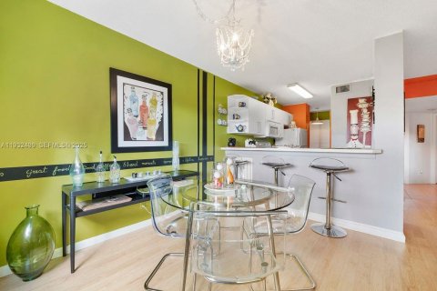 Condominio en venta en Coral Springs, Florida, 1 dormitorio, 75.81 m2 № 1992781 - foto 5