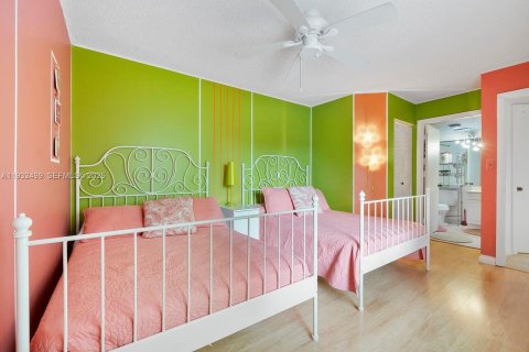 Condominio en venta en Coral Springs, Florida, 1 dormitorio, 75.81 m2 № 1992781 - foto 11