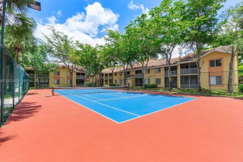 Condominio en venta en Coral Springs, Florida, 1 dormitorio, 75.81 m2 № 1992781 - foto 20