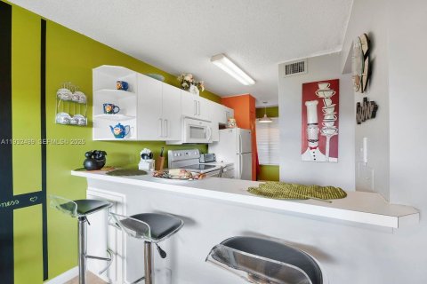 Condominio en venta en Coral Springs, Florida, 1 dormitorio, 75.81 m2 № 1992781 - foto 6