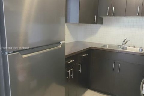 Condo in Pompano Beach, Florida, 1 bedroom  № 1807095 - photo 7