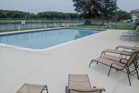 Condo in Pompano Beach, Florida, 1 bedroom  № 1807095 - photo 12