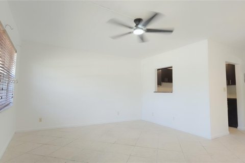 Condo in Pompano Beach, Florida, 1 bedroom  № 1807095 - photo 3