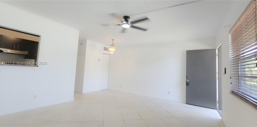 Condo in Pompano Beach, Florida, 1 bedroom № 1807095