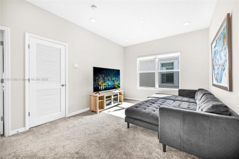 House in Hollywood, Florida 3 bedrooms, 206.24 sq.m. № 1854797 - photo 18