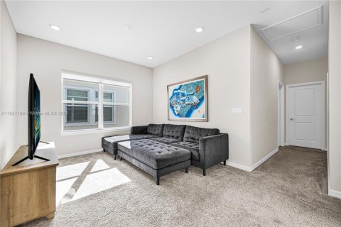 House in Hollywood, Florida 3 bedrooms, 206.24 sq.m. № 1854797 - photo 17