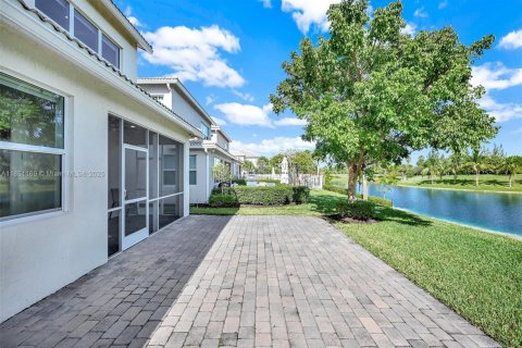 House in Hollywood, Florida 3 bedrooms, 206.24 sq.m. № 1854797 - photo 29
