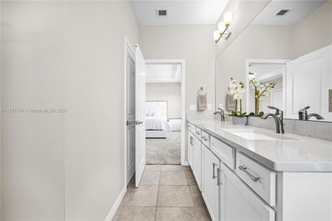 House in Hollywood, Florida 3 bedrooms, 206.24 sq.m. № 1854797 - photo 24