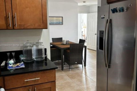 Apartment in Miami, Florida 2 bedrooms, 112.5 sq.m. № 2029522 - photo 20