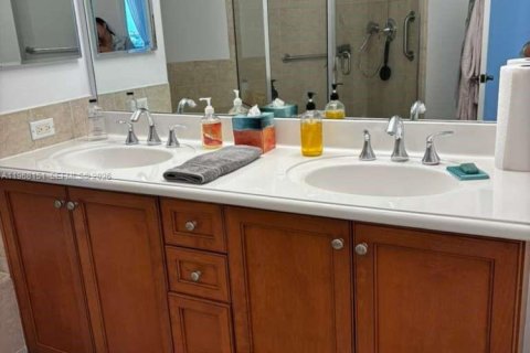 Apartment in Miami, Florida 2 bedrooms, 112.5 sq.m. № 2029522 - photo 16