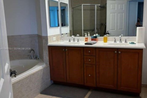 Apartment in Miami, Florida 2 bedrooms, 112.5 sq.m. № 2029522 - photo 17