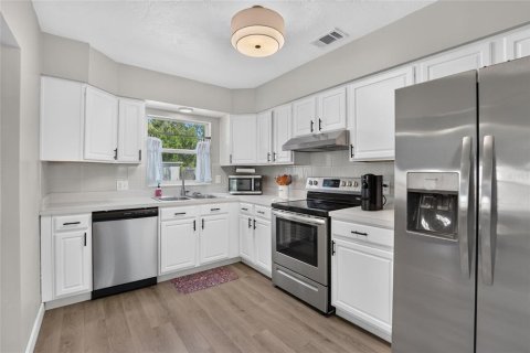 Villa ou maison à vendre à Saint Petersburg, Floride: 2 chambres, 81.94 m2 № 2399037 - photo 11
