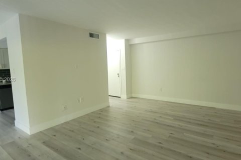 Copropriété à louer à Miami, Floride: 3 chambres, 114.08 m2 № 2168730 - photo 3