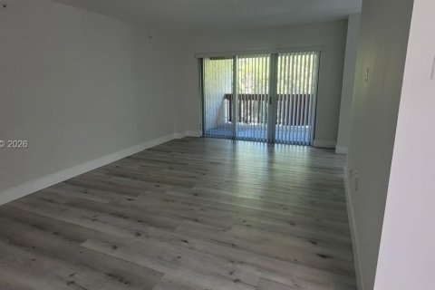 Copropriété à louer à Miami, Floride: 3 chambres, 114.08 m2 № 2168730 - photo 2