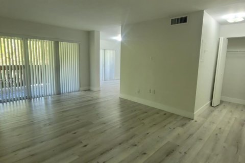 Copropriété à louer à Miami, Floride: 3 chambres, 114.08 m2 № 2168730 - photo 4
