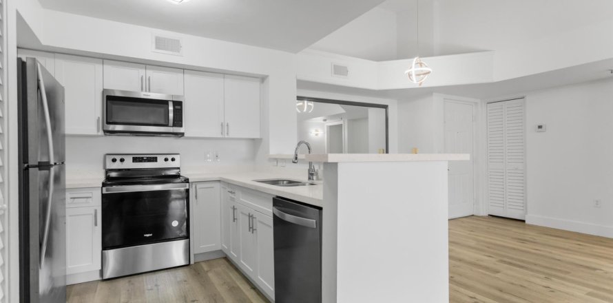 Condominio en Miramar, Florida, 2 dormitorios  № 2175414