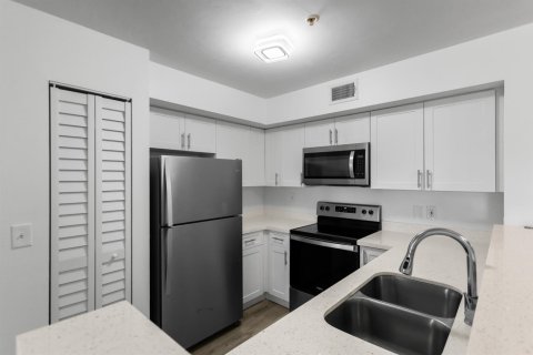 Condominio en venta en Miramar, Florida, 2 dormitorios, 89.74 m2 № 2175414 - foto 30