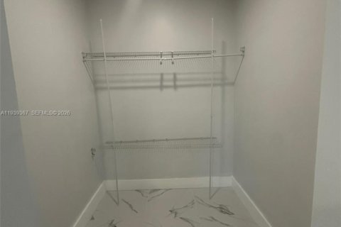 Immobilier commercial à louer à Pembroke Pines, Floride: 1 chambre, 60.39 m2 № 1996845 - photo 4