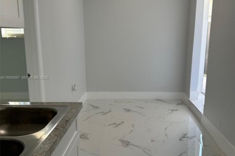 Immobilier commercial à louer à Pembroke Pines, Floride: 1 chambre, 60.39 m2 № 1996845 - photo 7