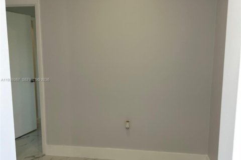 Immobilier commercial à louer à Pembroke Pines, Floride: 1 chambre, 60.39 m2 № 1996845 - photo 8