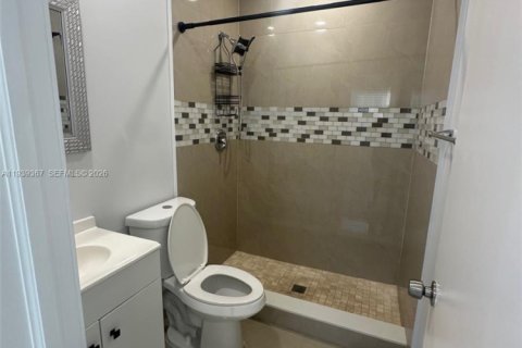 Immobilier commercial à louer à Pembroke Pines, Floride: 1 chambre, 60.39 m2 № 1996845 - photo 2