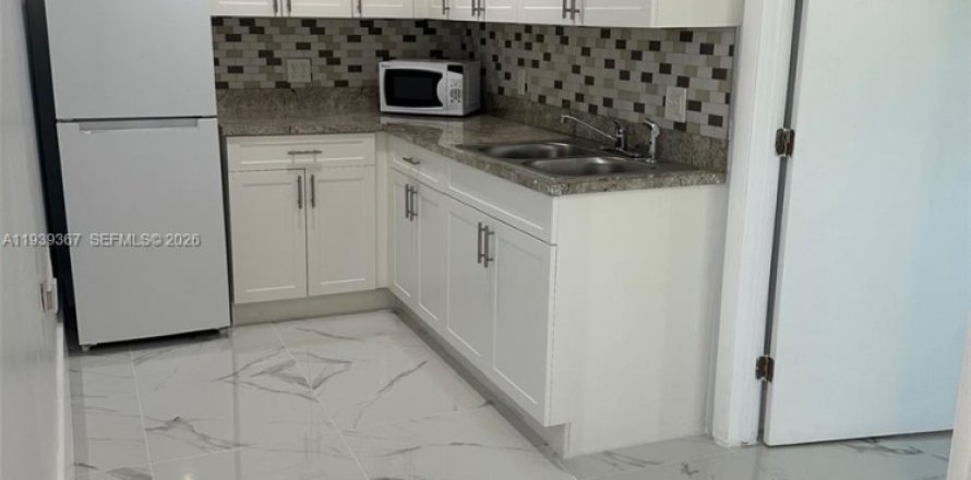 Immobilier commercial à Pembroke Pines, Floride 1 chambre, 60.39 m2 № 1996845