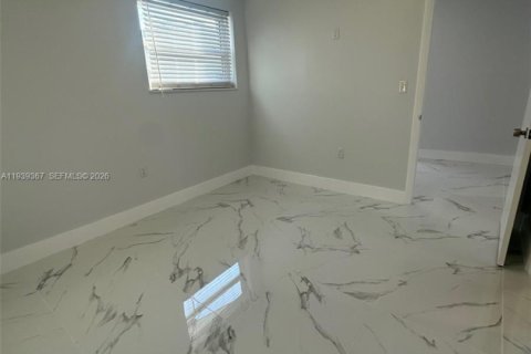 Immobilier commercial à louer à Pembroke Pines, Floride: 1 chambre, 60.39 m2 № 1996845 - photo 3